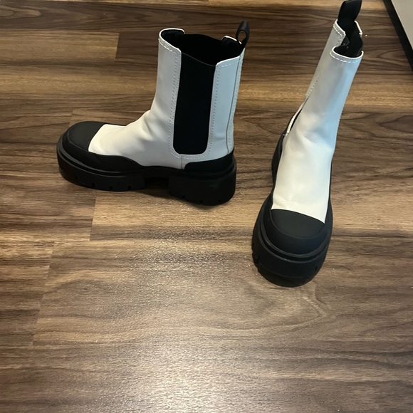 H&M Chunky Chelsea Boots Beige - Picture 4 of 7